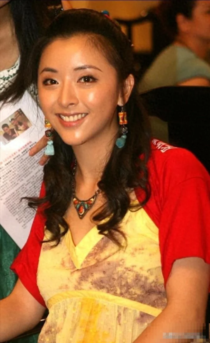 “傻姑”黄小蕾：拒绝杜淳追求，倒追大张伟，38天闪婚闪孕封面图